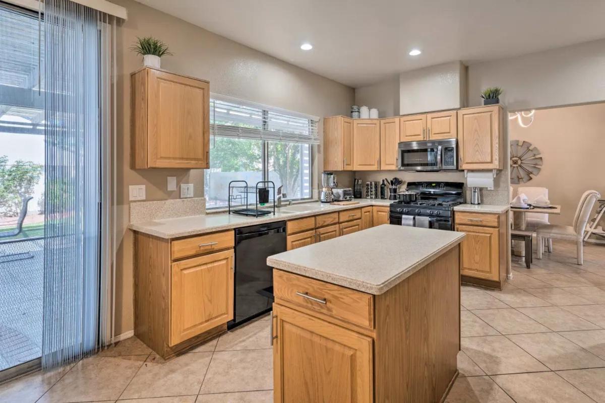 A Beautiful House With Hot Tub, Grill & Games! Villa Las Vegas Bagian luar foto